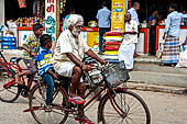 Street life near the Swamimalai temple. Tamil Nadu. 